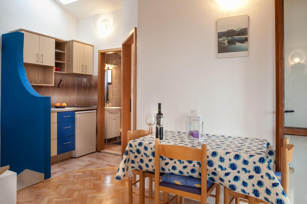 Appartement Kornelija 2 à Podgora Chambre photo