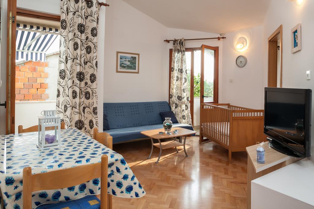 Appartement Kornelija 2 à Podgora Chambre photo