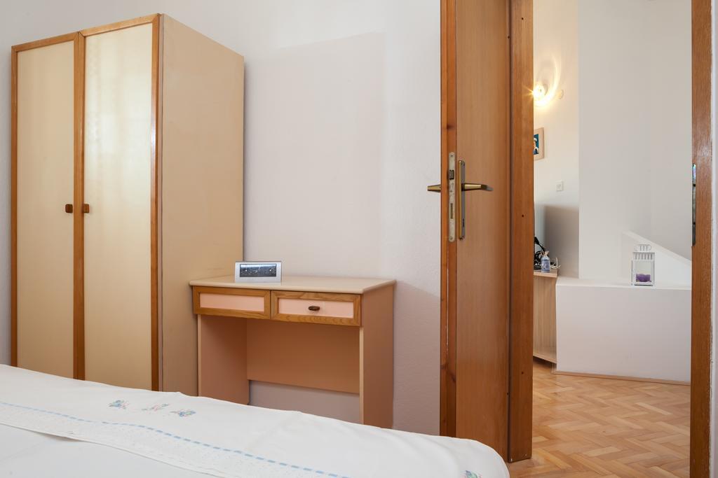 Appartement Kornelija 2 à Podgora Chambre photo