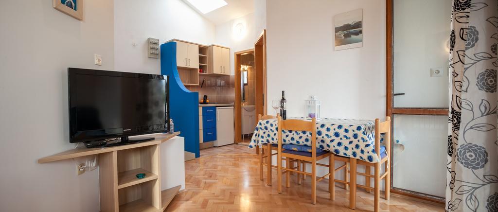 Appartement Kornelija 2 à Podgora Chambre photo