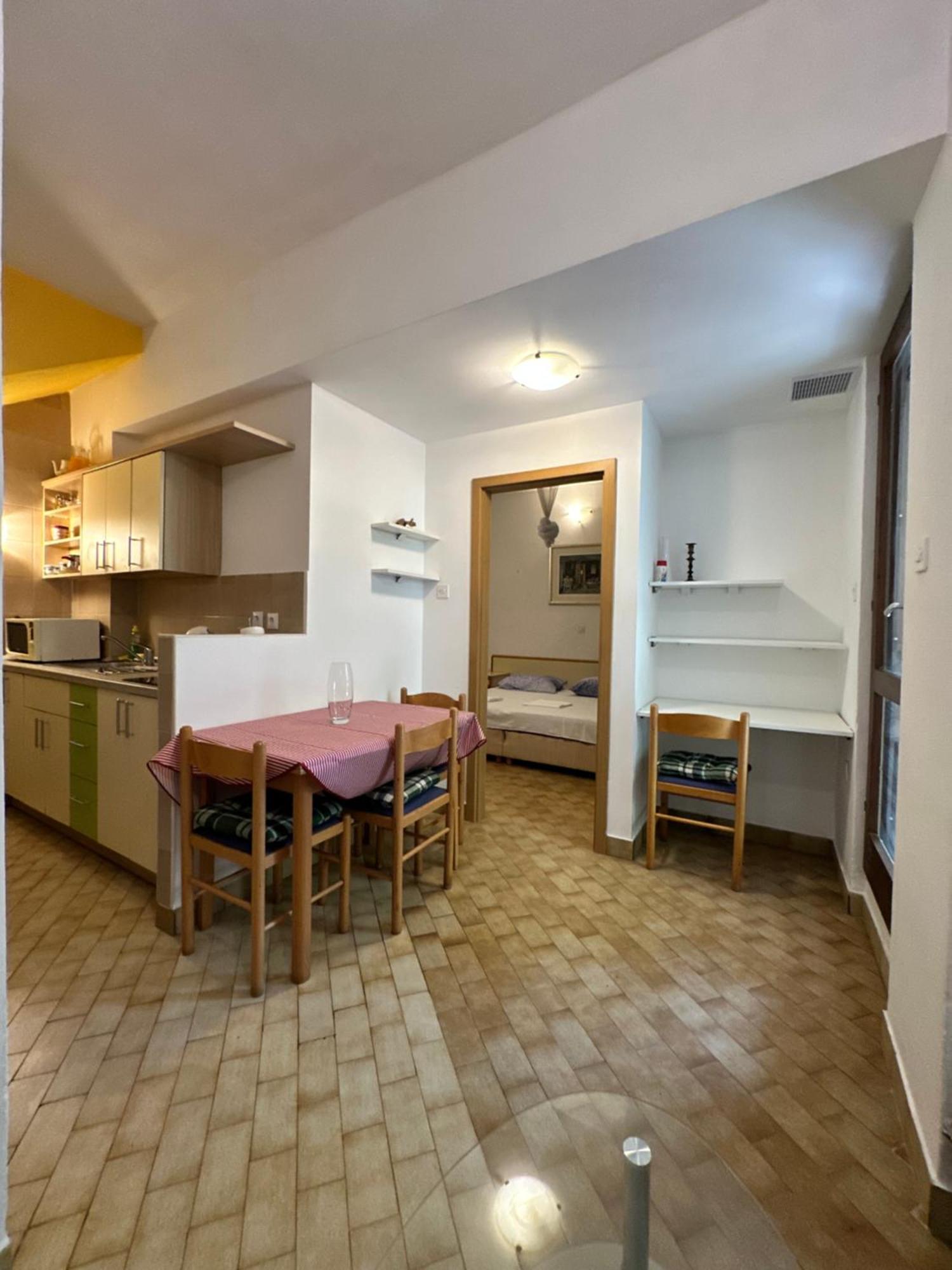 Appartement Kornelija 2 à Podgora Extérieur photo