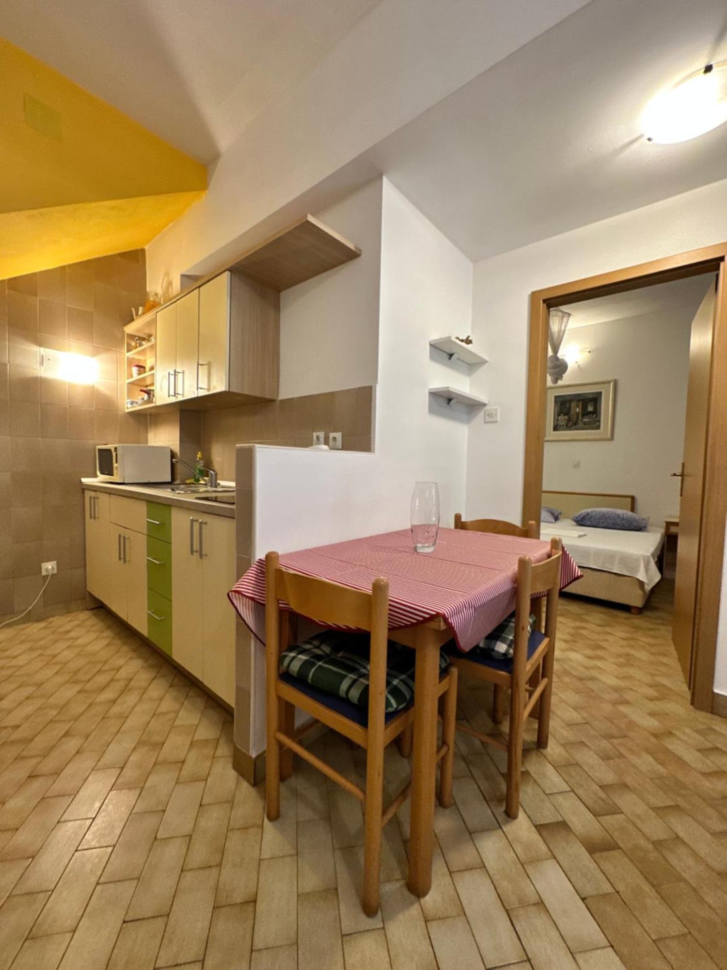 Appartement Kornelija 2 à Podgora Extérieur photo