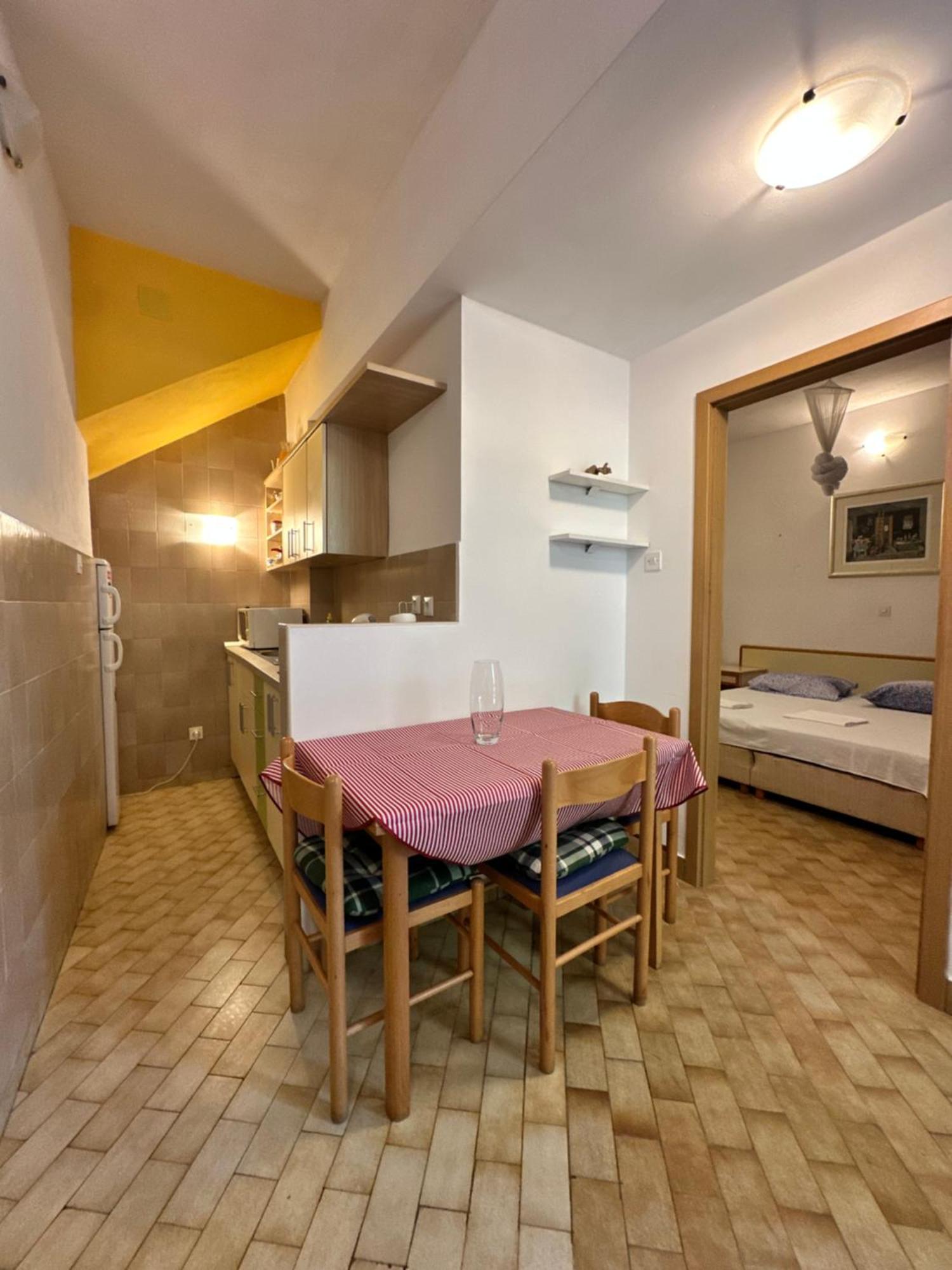 Appartement Kornelija 2 à Podgora Extérieur photo